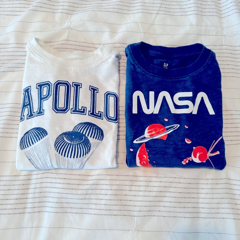 GAP KIDS TWO PACK SHORT SLEEVE T-SHIRTS SIZE SMALL